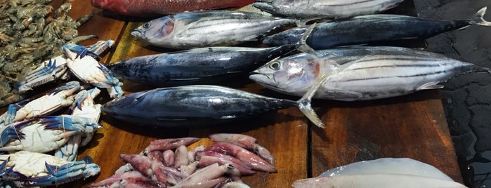 Fish Market is one of สถานที่ที่ Svetlana ถูกใจ.