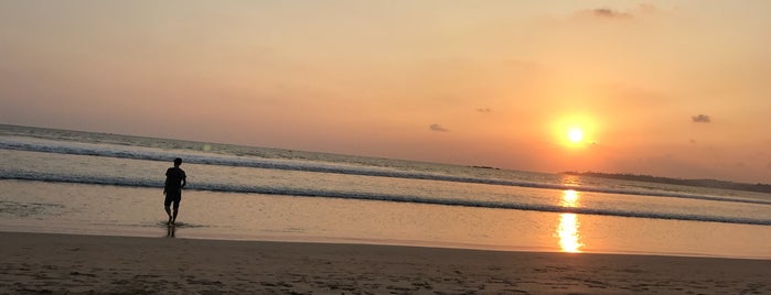 Weligama Bay Beach is one of Tempat yang Disukai Svetlana.