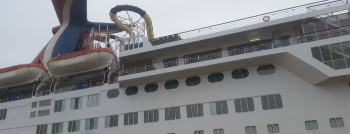 Mobile Alabama Cruise Terminal is one of Lieux sauvegardés par Karina.