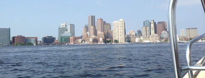 Boston Harbor Water Taxi is one of Locais curtidos por Jeff.