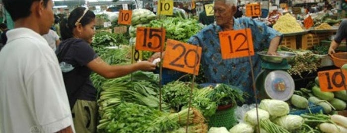 Rung Chareon Market is one of Anna Brainさんの保存済みスポット.