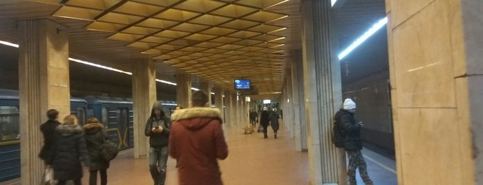 Станція «Видубичі» is one of Киевский метрополитен.