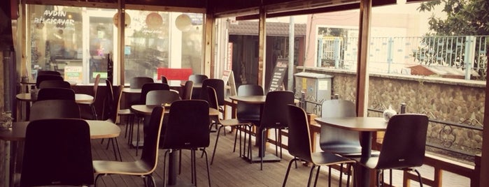 KahveRengi Cafe & Bistro is one of Lugares favoritos de Ilım.