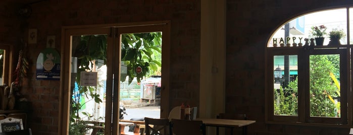 Nongpho Farm Table is one of Korat café.