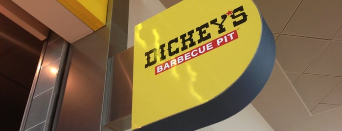 Dickey's Barbeque Pit at Love Field is one of Lugares favoritos de Cory.