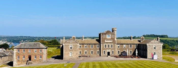 Pendennis Castle is one of สถานที่ที่ David ถูกใจ.