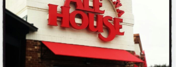 Carolina Ale House is one of สถานที่ที่ Emily ถูกใจ.