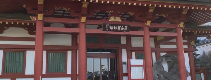 嚴島神社 宝物館 is one of 広島に行ったらココに行く！Vol.1.