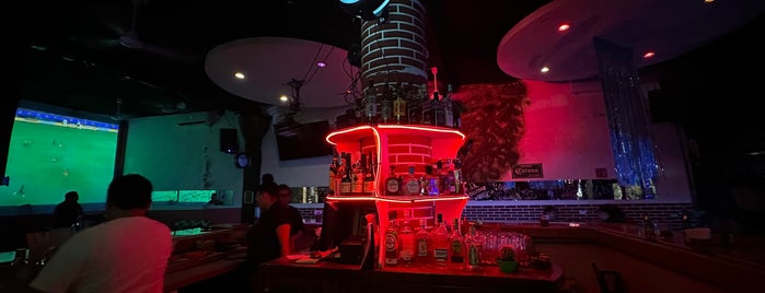 2 Dollar Drinks Bar is one of Riviera Maya Nightlife.