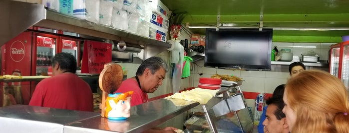 Ricos Tacos De Cochinita Pibil is one of Tempat yang Disukai Damon.