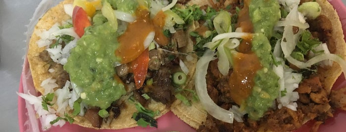 Súper Tacos Chupacabras is one of สถานที่ที่ Damon ถูกใจ.