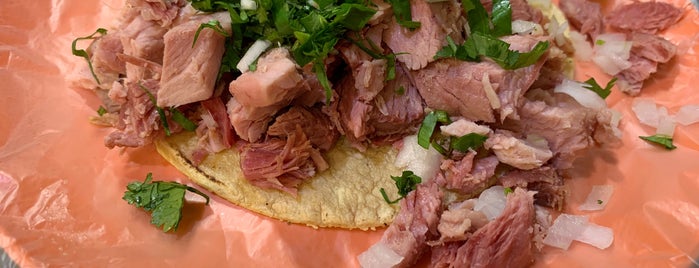 Carnitas Mendez is one of Damonさんのお気に入りスポット.