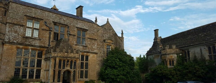 Brympton House is one of Siobhánさんの保存済みスポット.