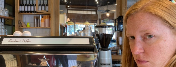 לנדוור קינג ג'ורג' (לשעבר סקואלה) - לא כשר Landwer's Coffee is one of Lugares favoritos de Kindall.