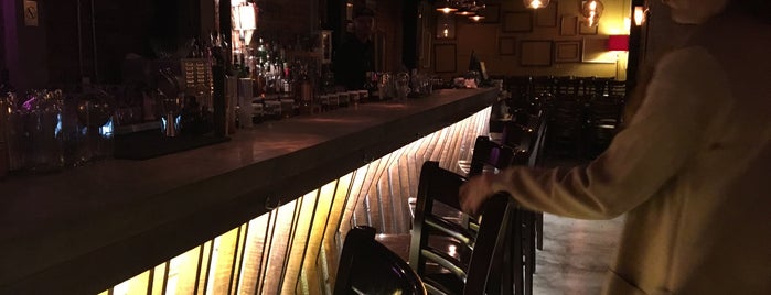 Ladina Bar is one of Damon'un Beğendiği Mekanlar.