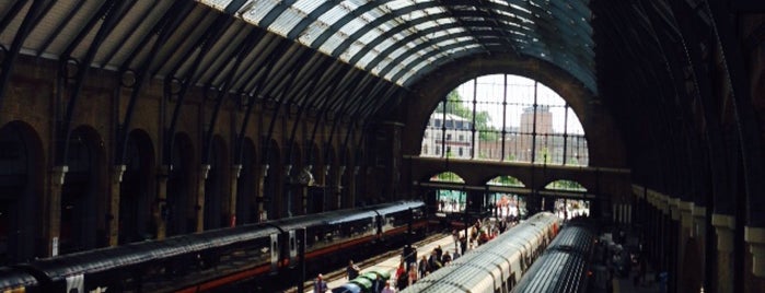 Estación de Londres King's Cross (KGX) is one of Donnole Londinesi 2015.