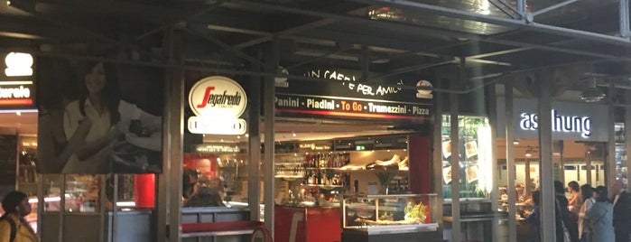 Segafredo Espresso Bar is one of München Hauptbahnhof.