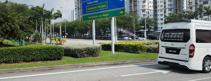Medan Selera Taman Warisan Pertanian is one of Putrajaya.