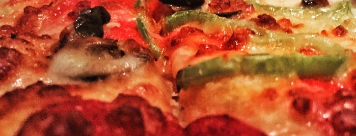 Domino's Pizza Güzeloba is one of kesfet.tv 님이 좋아한 장소.