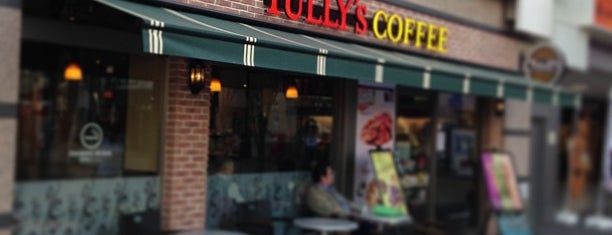 Tully's Coffee is one of สถานที่ที่ Hideo ถูกใจ.