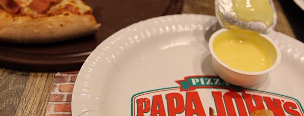Papa John's Pizza is one of Tempat yang Disukai Cihan Ünal.