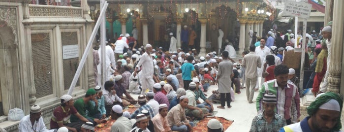 Nizamuddin Dargah | निजामुद्दीन दरगाह is one of Delhi.