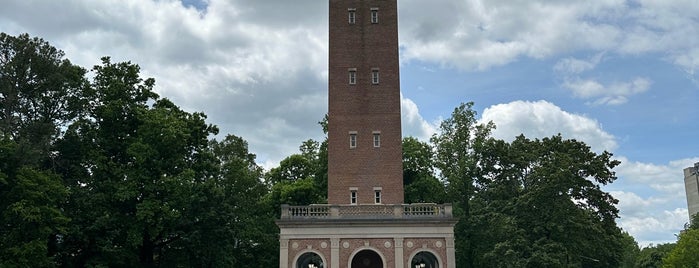 Morehead-Patterson Memorial Bell Tower is one of Jordan 님이 좋아한 장소.