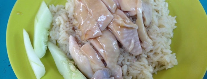 Tian Tian Hainanese Chicken Rice 天天海南鸡饭 is one of Eats: SG Cheap and Good.