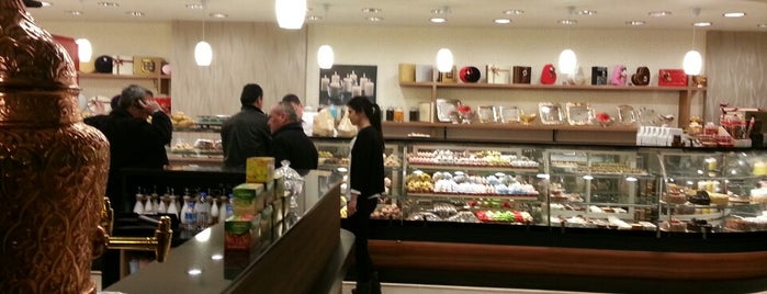 Eliz Pastane & Cafe is one of Orte, die gamze gefallen.