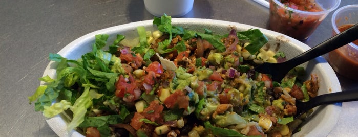 Chipotle Mexican Grill is one of Christopherさんのお気に入りスポット.