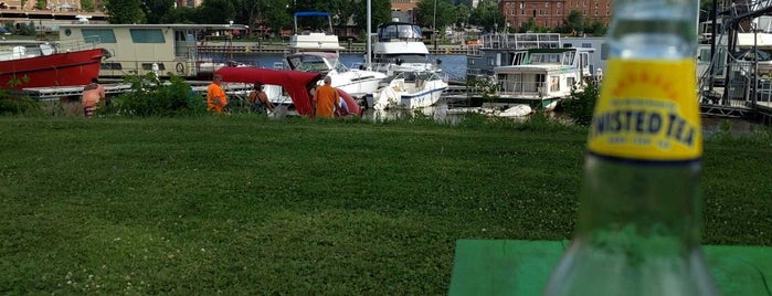 Harbor Restaurant, Bar & Marina is one of Awesome Minnesota Outside Dining.