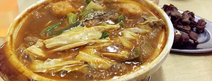 Ipoh Curry Fish Head is one of Kuching Must-Eats.