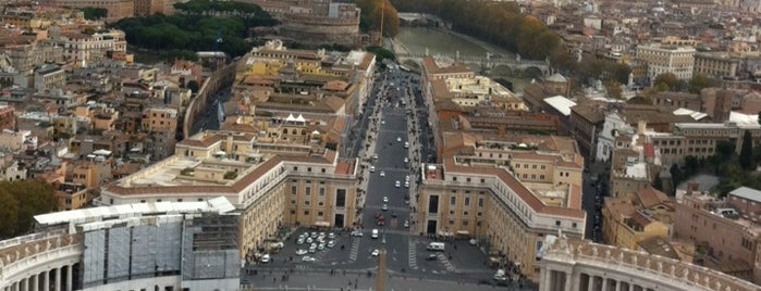 Basilica di San Pietro in Vaticano is one of To do in Rome.