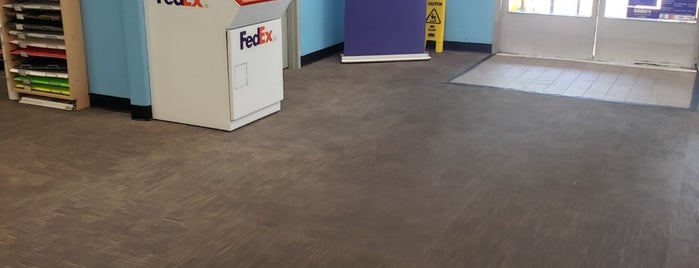 FedEx Office Print & Ship Center is one of Fix.
