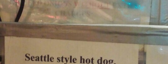 Hot dog stand 14th and Madison is one of สถานที่ที่ Bill ถูกใจ.