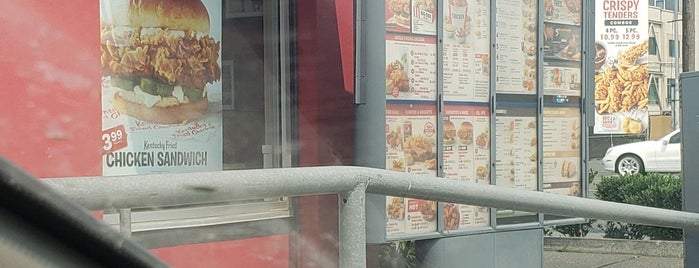 Taco Bell/KFC is one of Tempat yang Disimpan Drew.