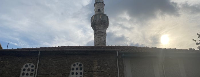 Arakiyeci Ahmet Çelebi Camii is one of Fatih Bölgesi Camileri.