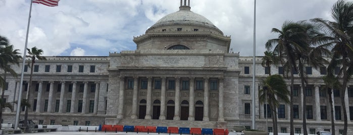 El Capitolio De Puerto Rico is one of สถานที่ที่ Lizzie ถูกใจ.