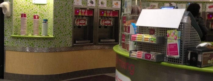 Menchie's is one of Lugares favoritos de Laura.