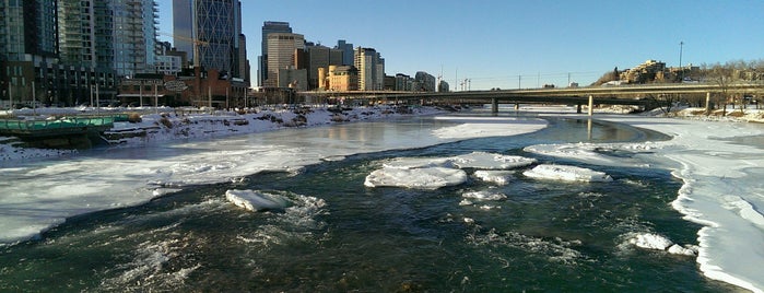 Bow River Pathway is one of Johnさんのお気に入りスポット.