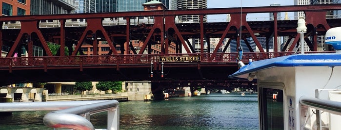 Wells Street Bridge is one of Lugares favoritos de Rick.