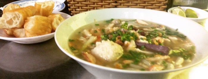 Bánh Canh Ghẹ (778F Nguyễn Kiệm, F4, Phú Nhuận) is one of Saigon: best local dishes.
