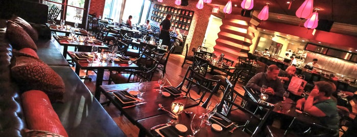 Red Lantern Restaurant and Lounge is one of สถานที่ที่ Jason ถูกใจ.
