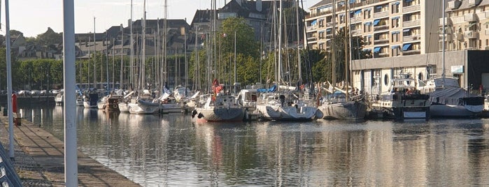 Port de plaisance is one of Caen.