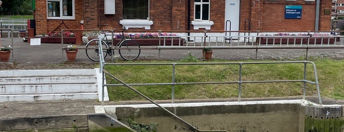 Teddington Lock is one of London2.