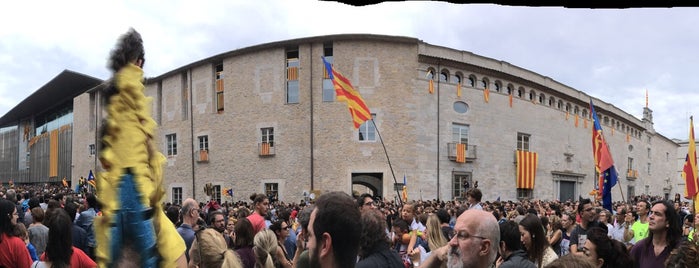 Generalitat Girona is one of Locais curtidos por Charly.