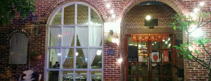 弄海泰緬式庭園餐廳 is one of Lugares guardados de Curry.