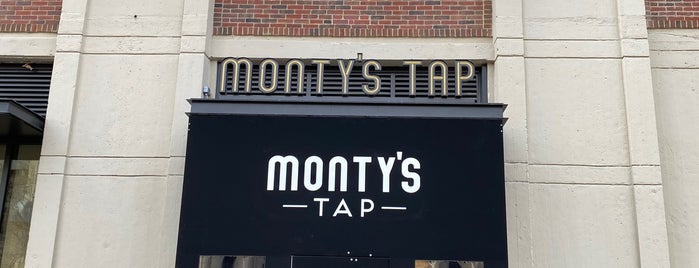 Monty's Tap is one of Lugares favoritos de Brandon.