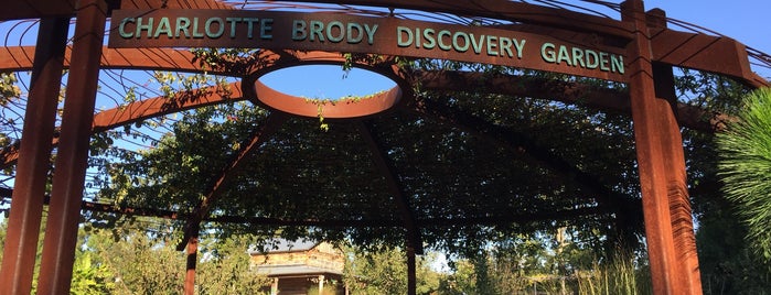 Charlotte Brody Discovery Garden is one of Phyllis'in Beğendiği Mekanlar.