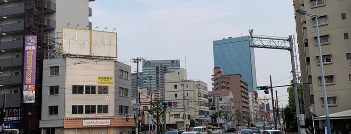 東野田町交差点 is one of 交差点.